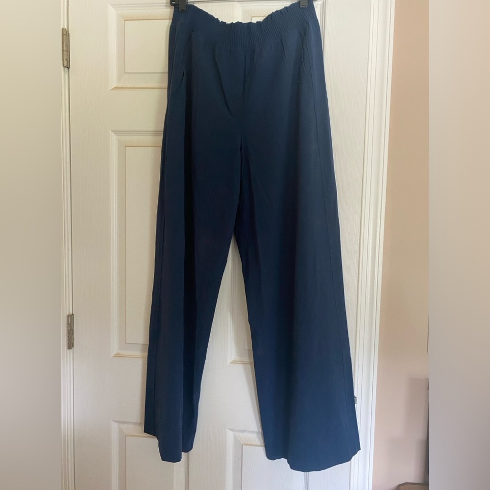Lululemon Stretch Woven Ruffle-Waist-Wide Leg Pant